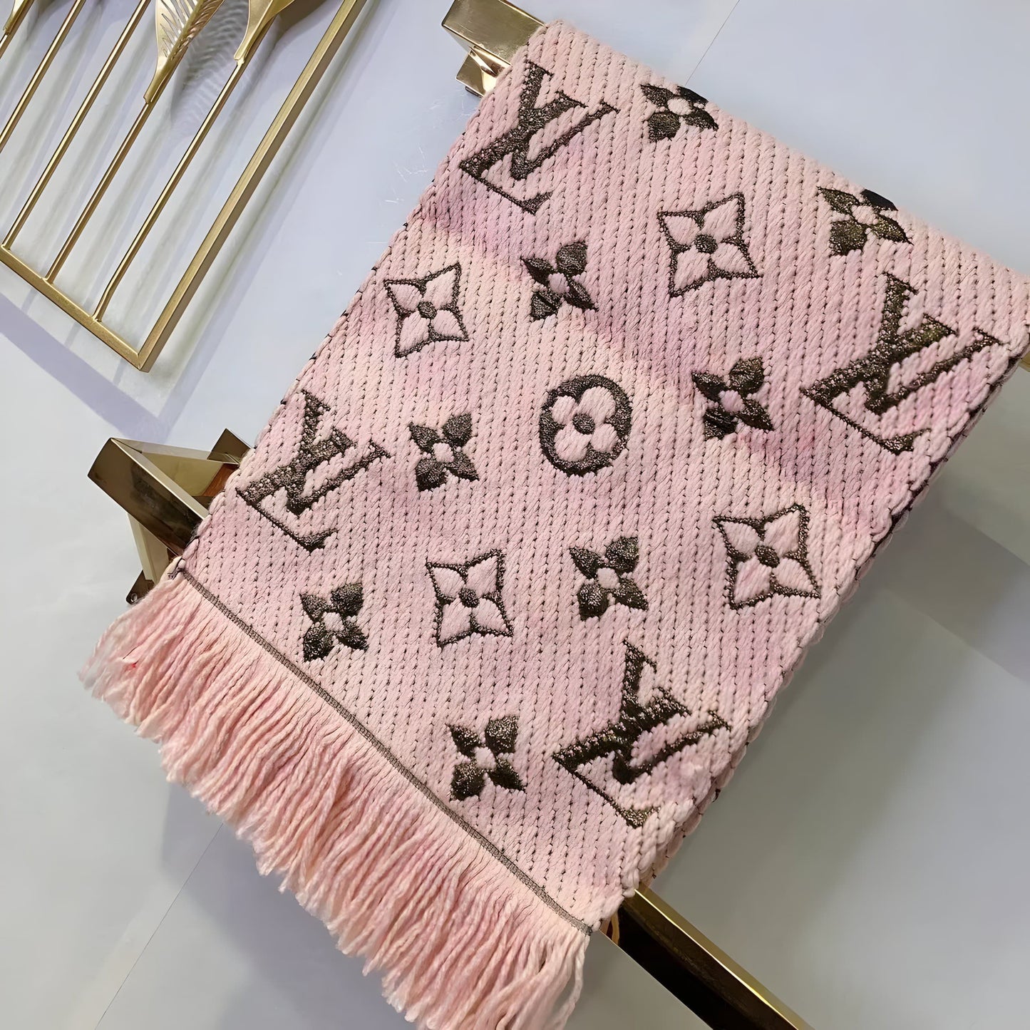 LOUIS VUITTON LOGOMANIA SHINE SCARF SIZES: (180/30)