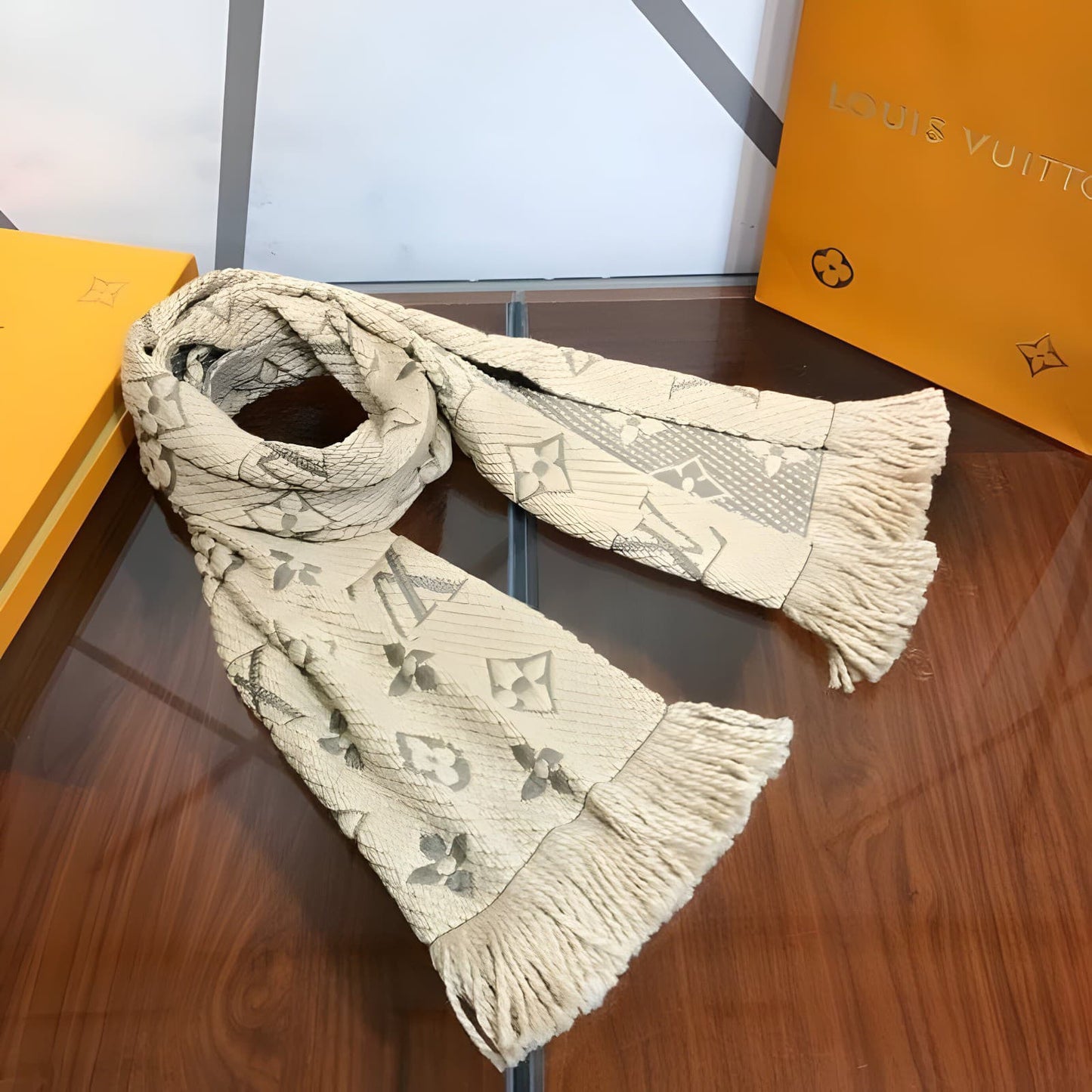LOUIS VUITTON LOGOMANIA SHINE SCARF SIZES: (180/30)