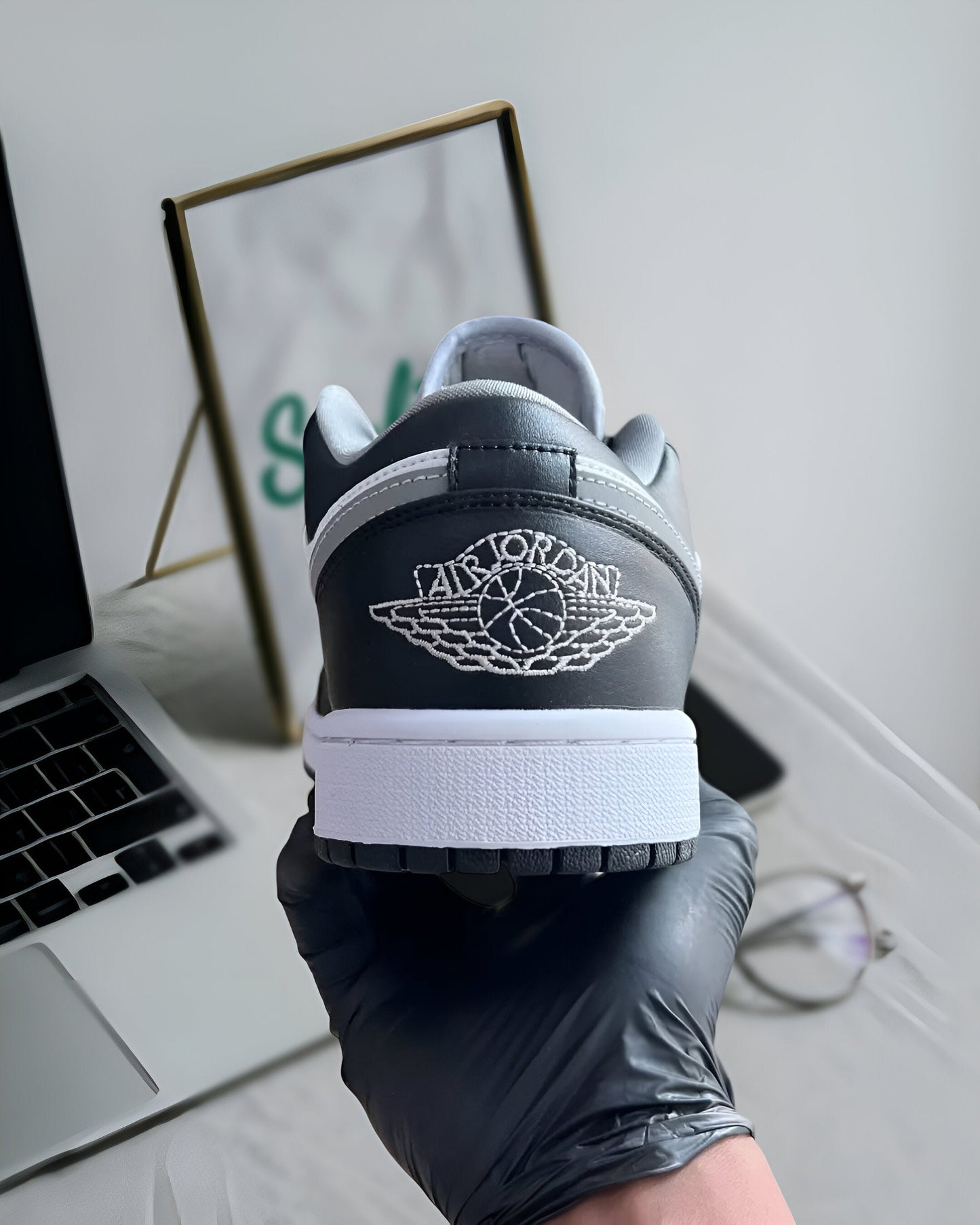 JORDAN 1 LOW BLACK WHITE GREY