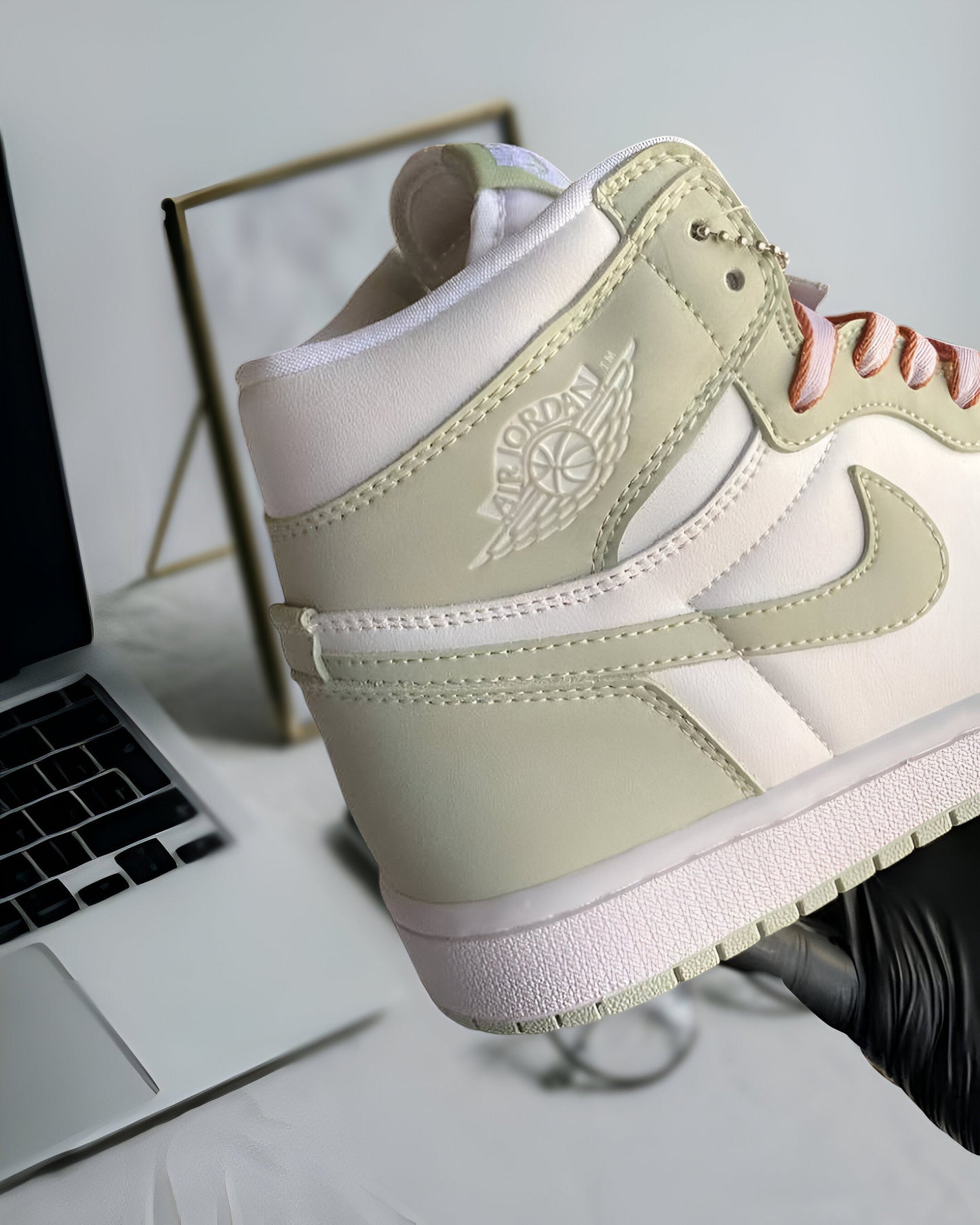 JORDAN 1 RETRO HIGH OG SEAFOAM (WOMEN'S)