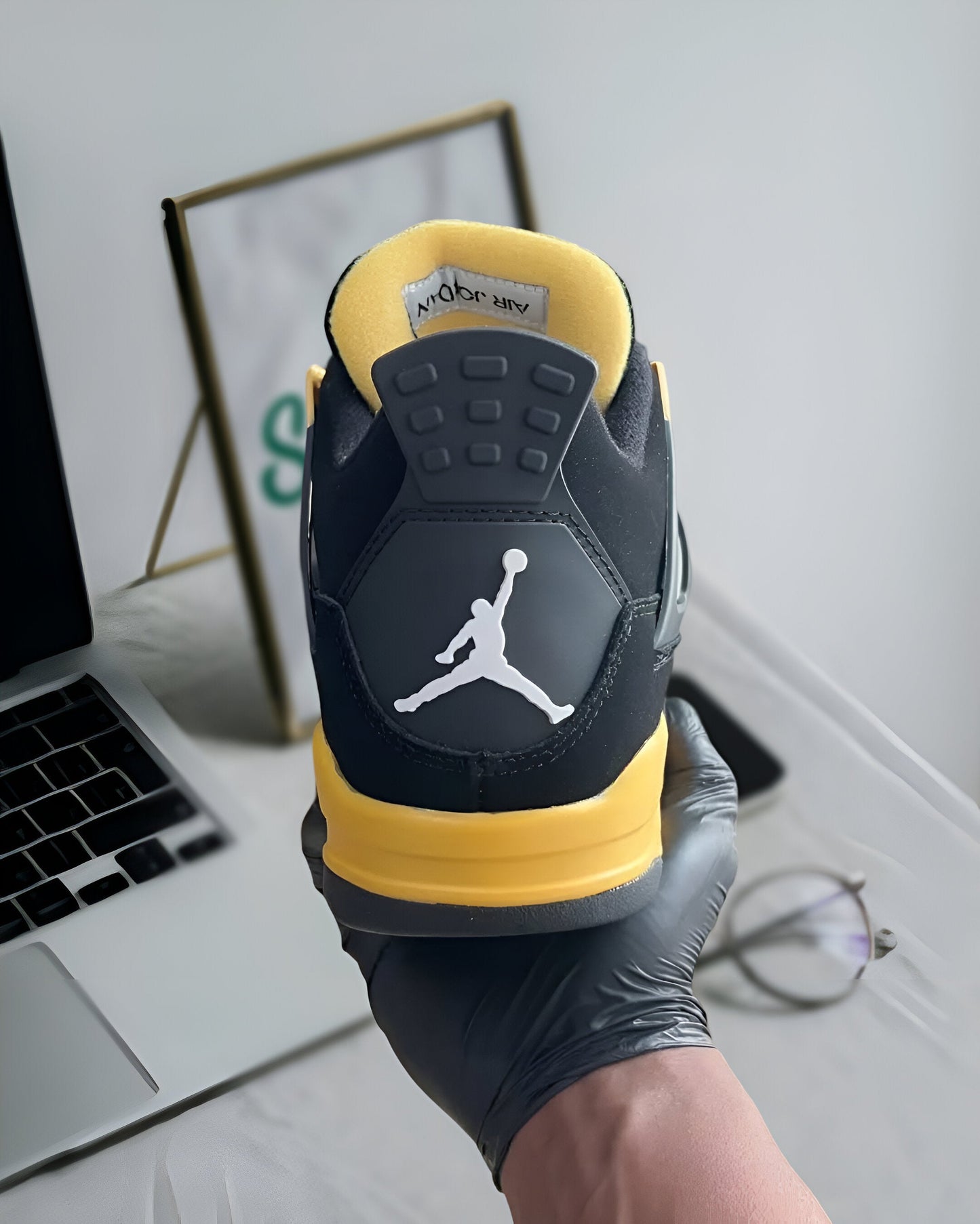 JORDAN 4 RETRO THUNDER