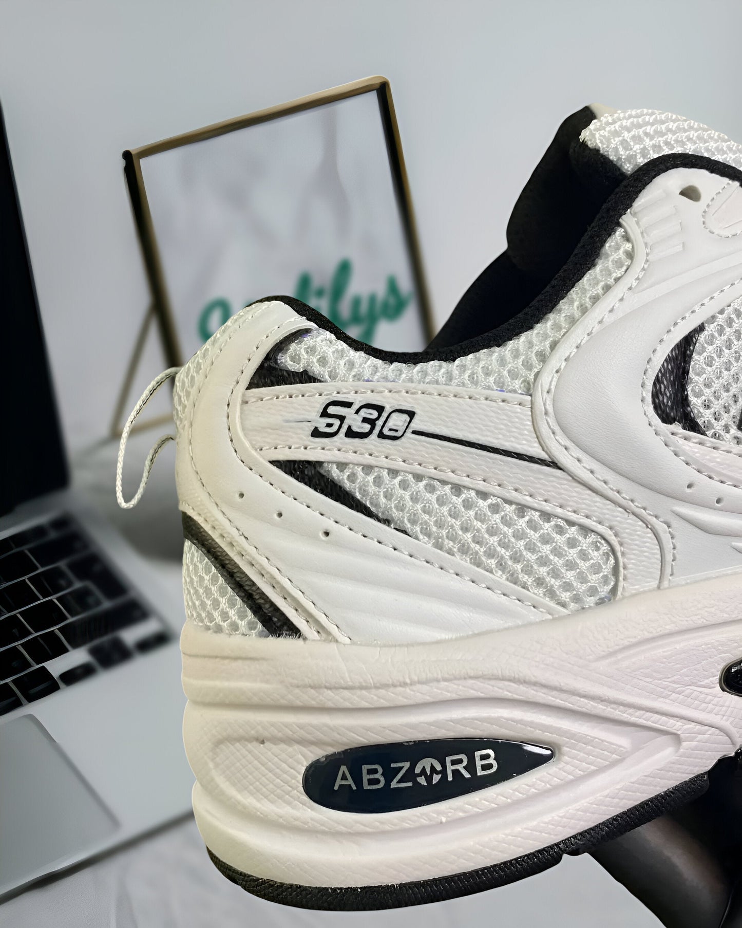 NEW BALANCE 530 WHITE BLACK DETAILS