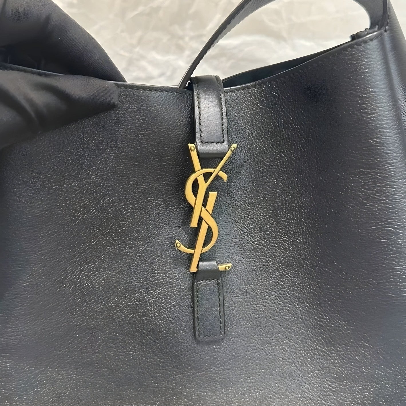 SAINT LAURENT LE 5 À 7 SHOULDER BAG