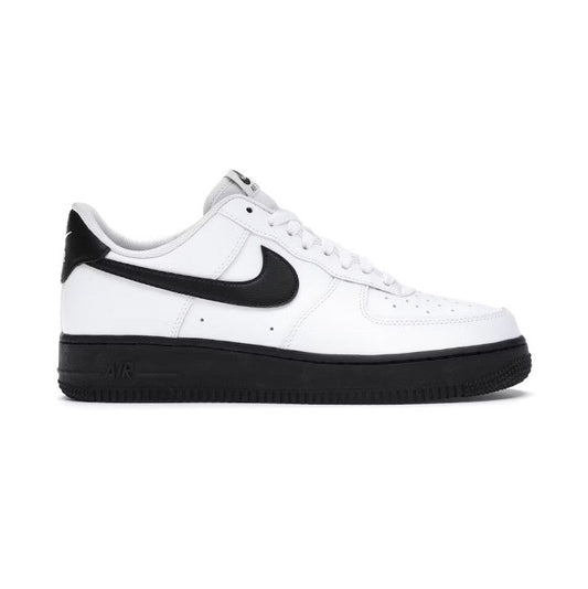 NIKE AIR FORCE 1 LOW WHITE BLACK MIDSOLE