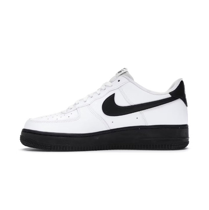 NIKE AIR FORCE 1 LOW WHITE BLACK MIDSOLE