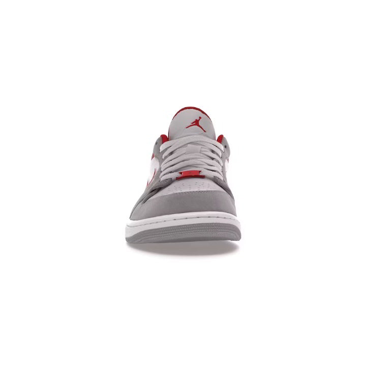 JORDAN 1 LOW SE LIGHT SMOKE GREY GYM RED