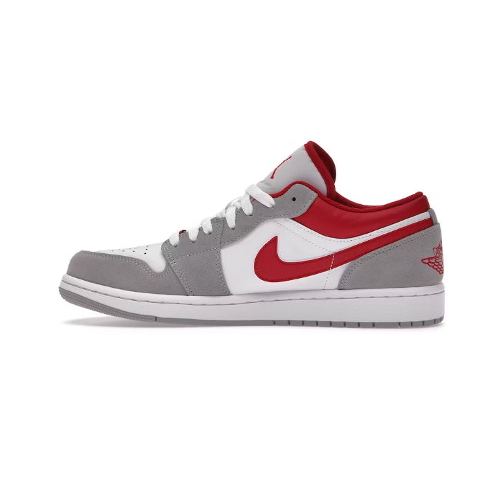 JORDAN 1 LOW SE LIGHT SMOKE GREY GYM RED