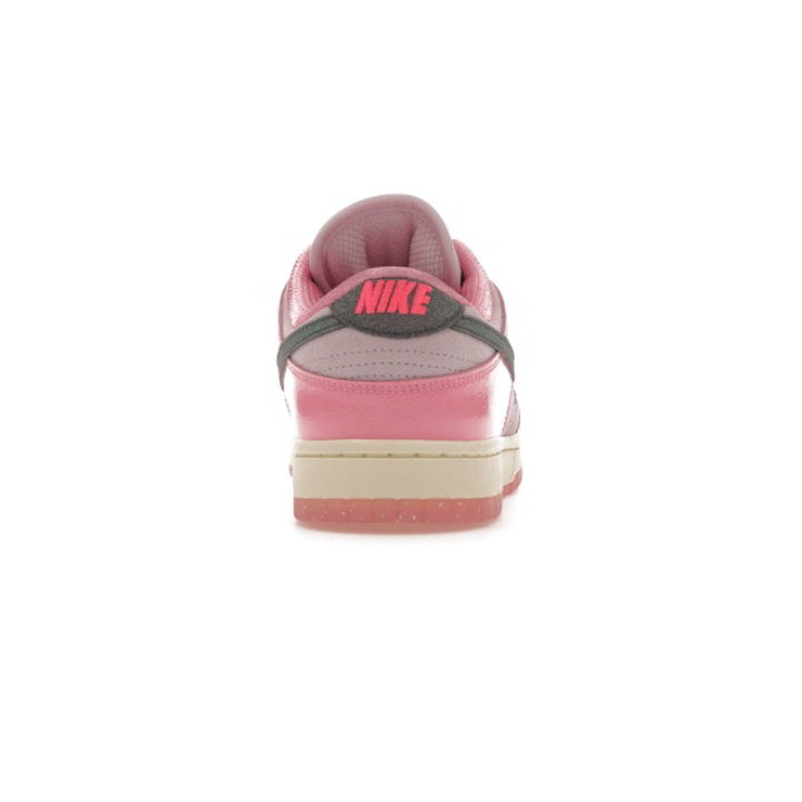 NIKE DUNK LOW LX BARBIE