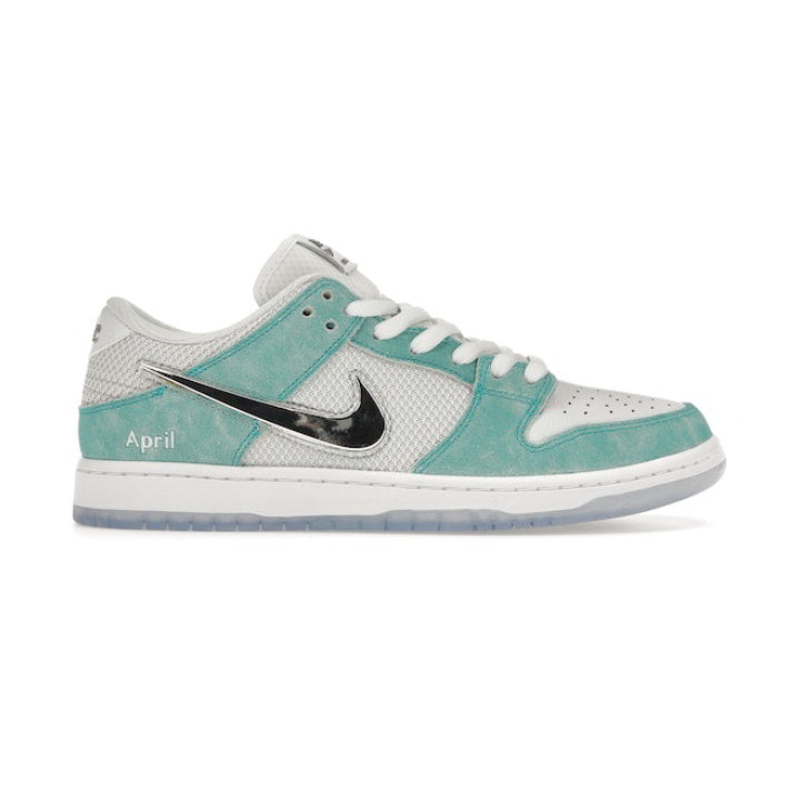 NIKE SB DUNK LOW APRIL SKATEBOARDS