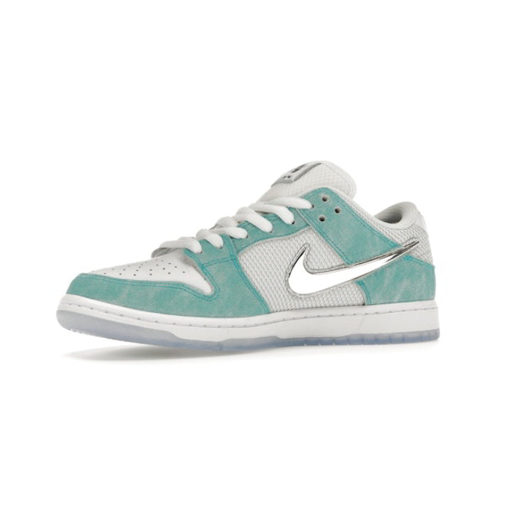 NIKE SB DUNK LOW APRIL SKATEBOARDS