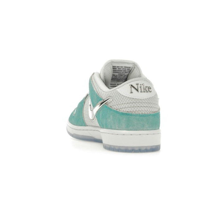 NIKE SB DUNK LOW APRIL SKATEBOARDS