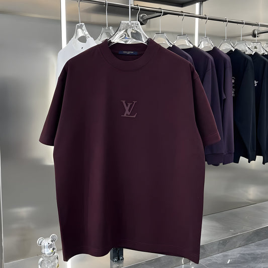 LOUIS VUITTON EMBOSSED LV T-SHIRT.