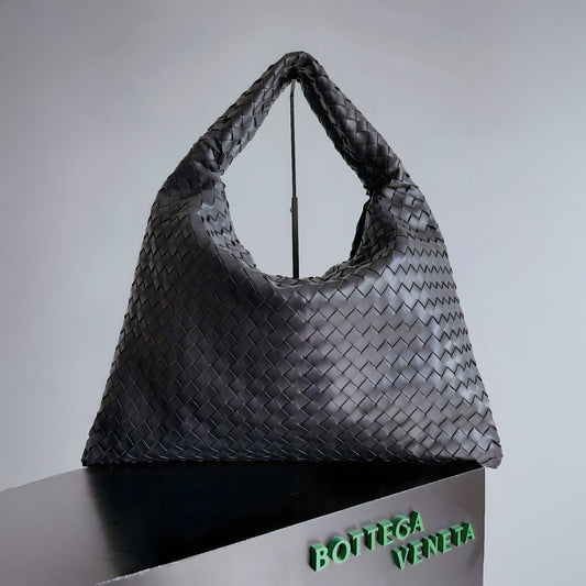 BOTTEGA VENETA HOP BAG.