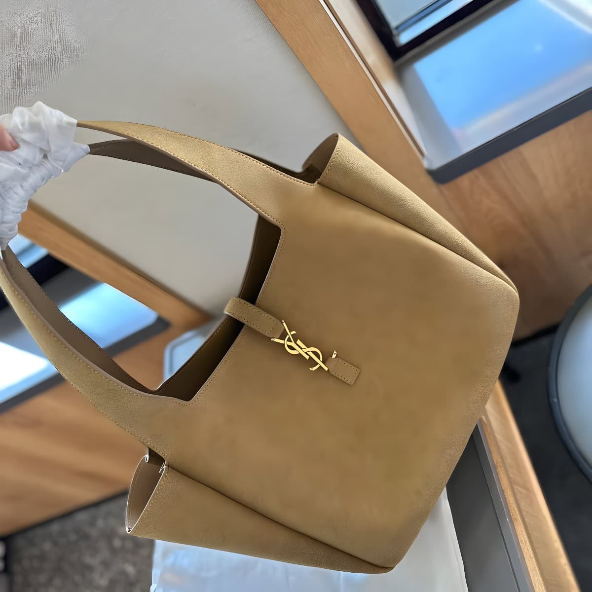 SAINT LAURENT LE 5 À 7 BEA SUEDE TOTE BAG