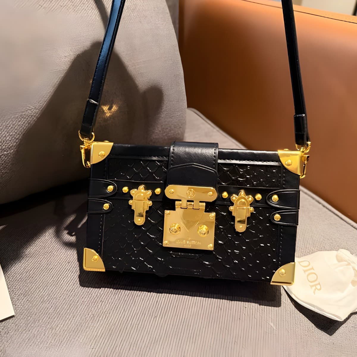 LOUIS VUITTON PETITE MALLE HANDBAG