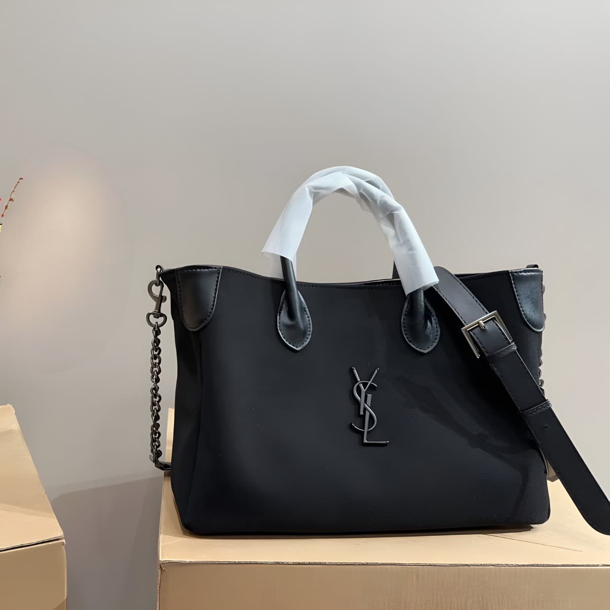 SAINT LAURENT LE 5 À 7 TOTE BAG