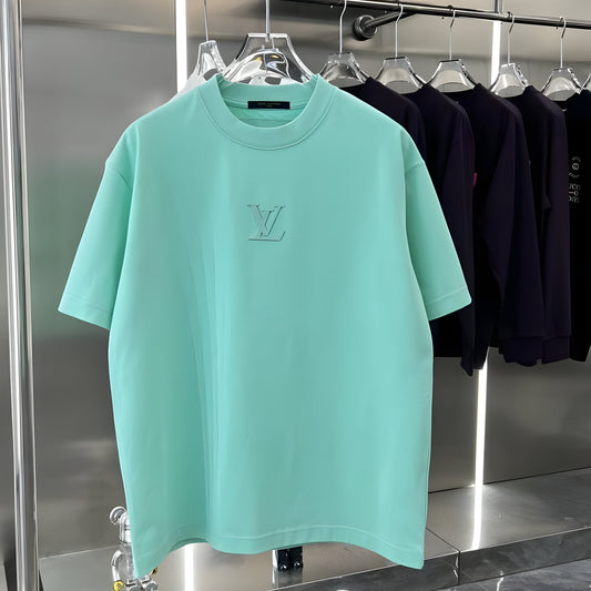 LOUIS VUITTON EMBOSSED LV T-SHIRT.