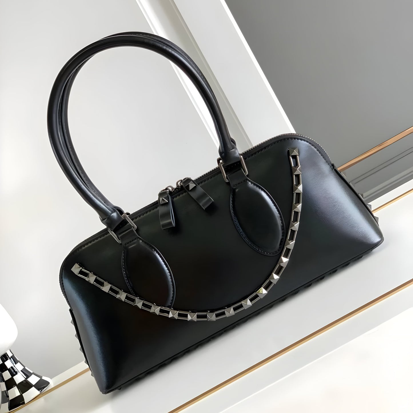 VALENTINO GARAVANI ROCKSTUD E/W LEATHER HANDBAG