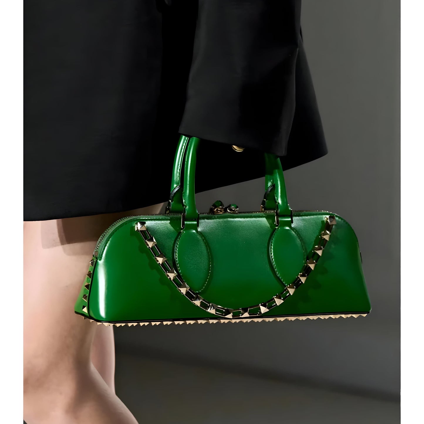 VALENTINO GARAVANI ROCKSTUD E/W LEATHER HANDBAG