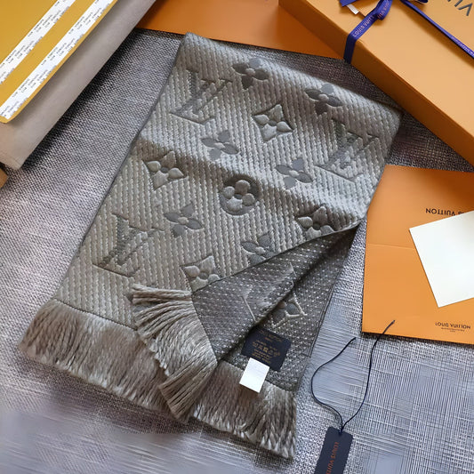 LOUIS VUITTON LOGOMANIA SHINE SCARF  SIZES:  (180/30)