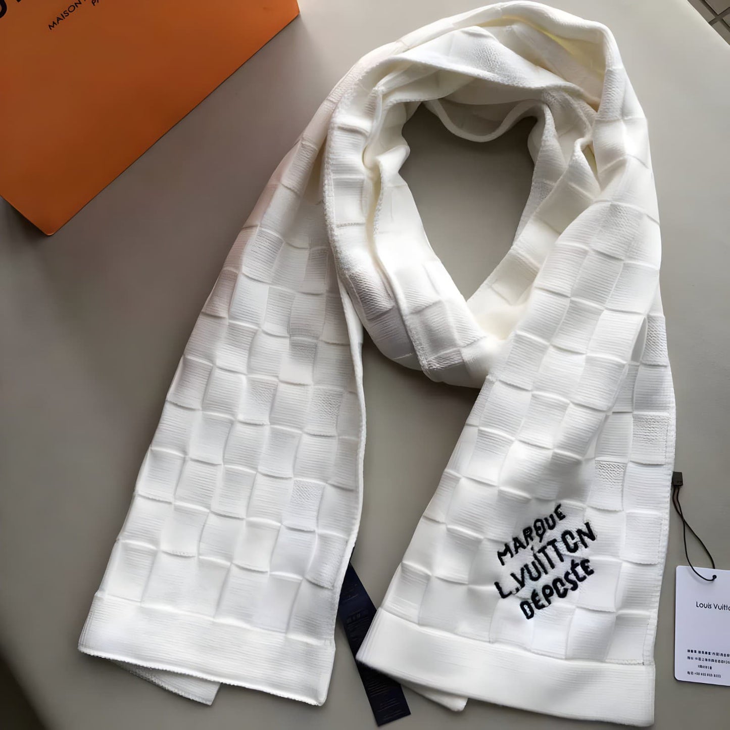 LOUIS VUITTON DAMIER SNUG SCARF SIZES:(180/30)