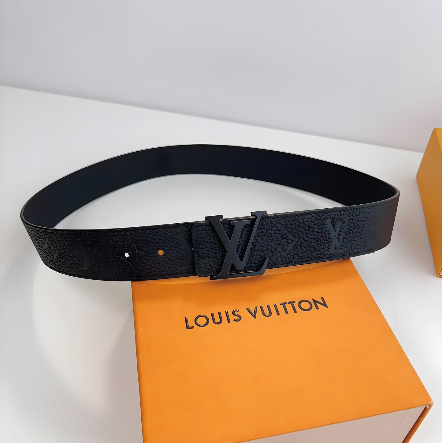 LOUIS VUITTON INITIALES 40MM MATTE BLACK BELT