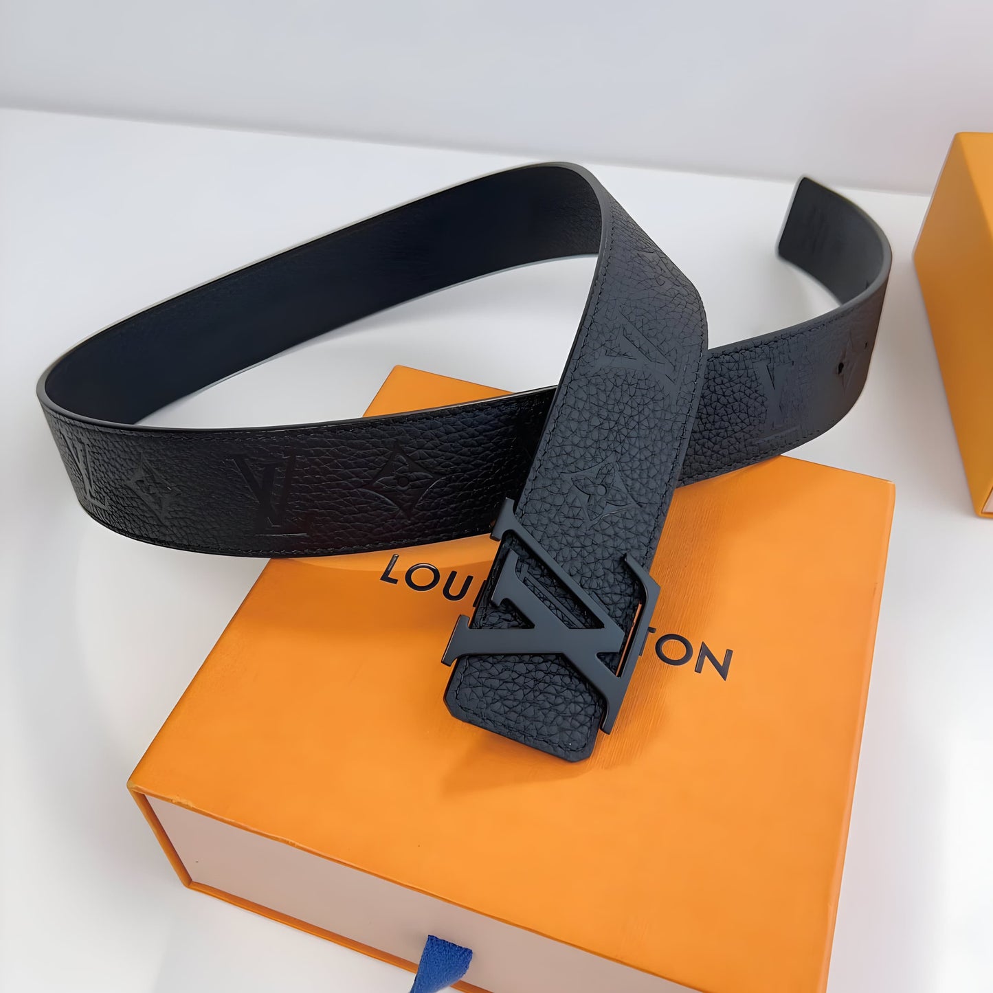 LOUIS VUITTON INITIALES 40MM MATTE BLACK BELT