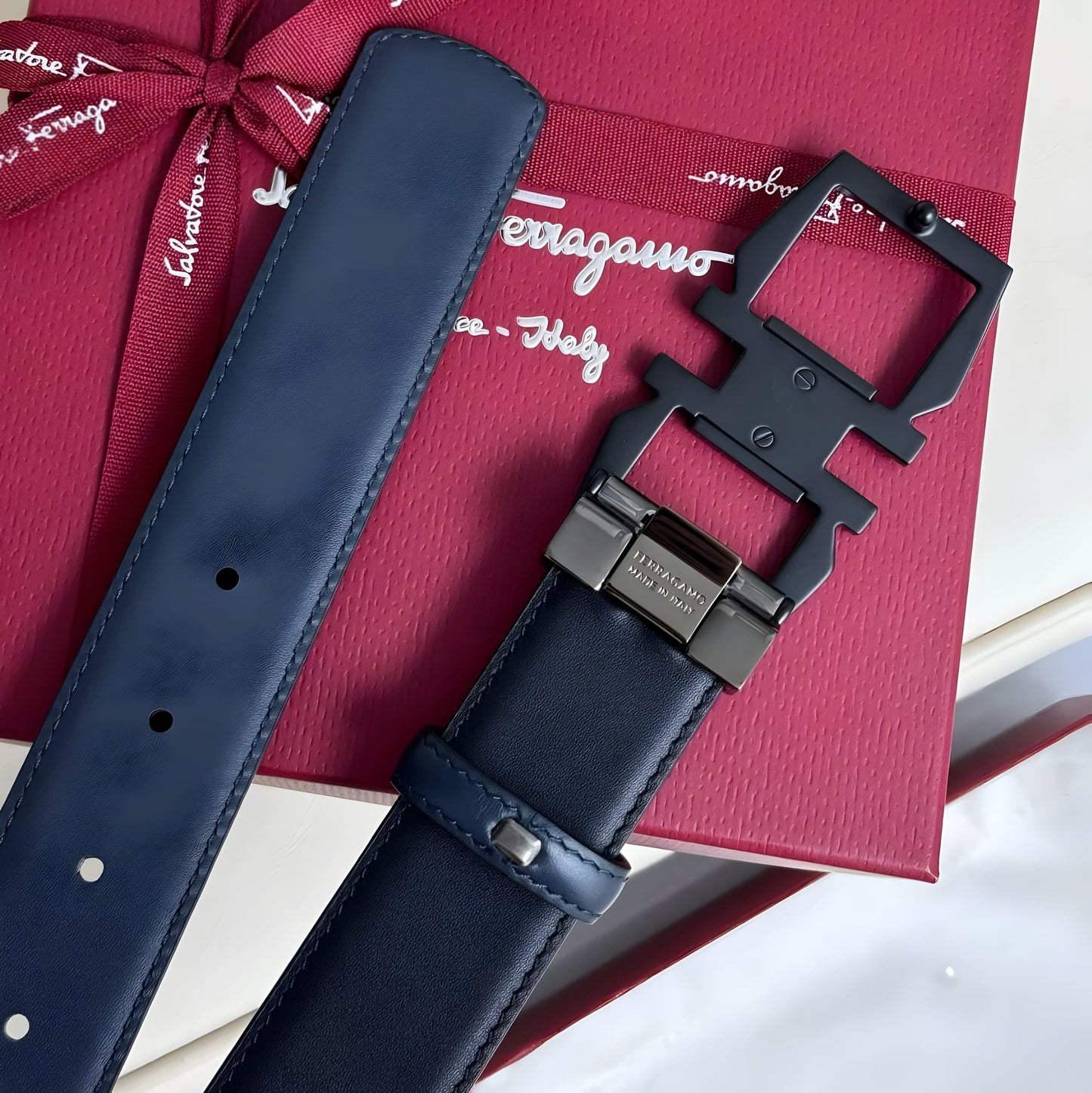 FERRAGAMO MEN'S LEATHER BELT