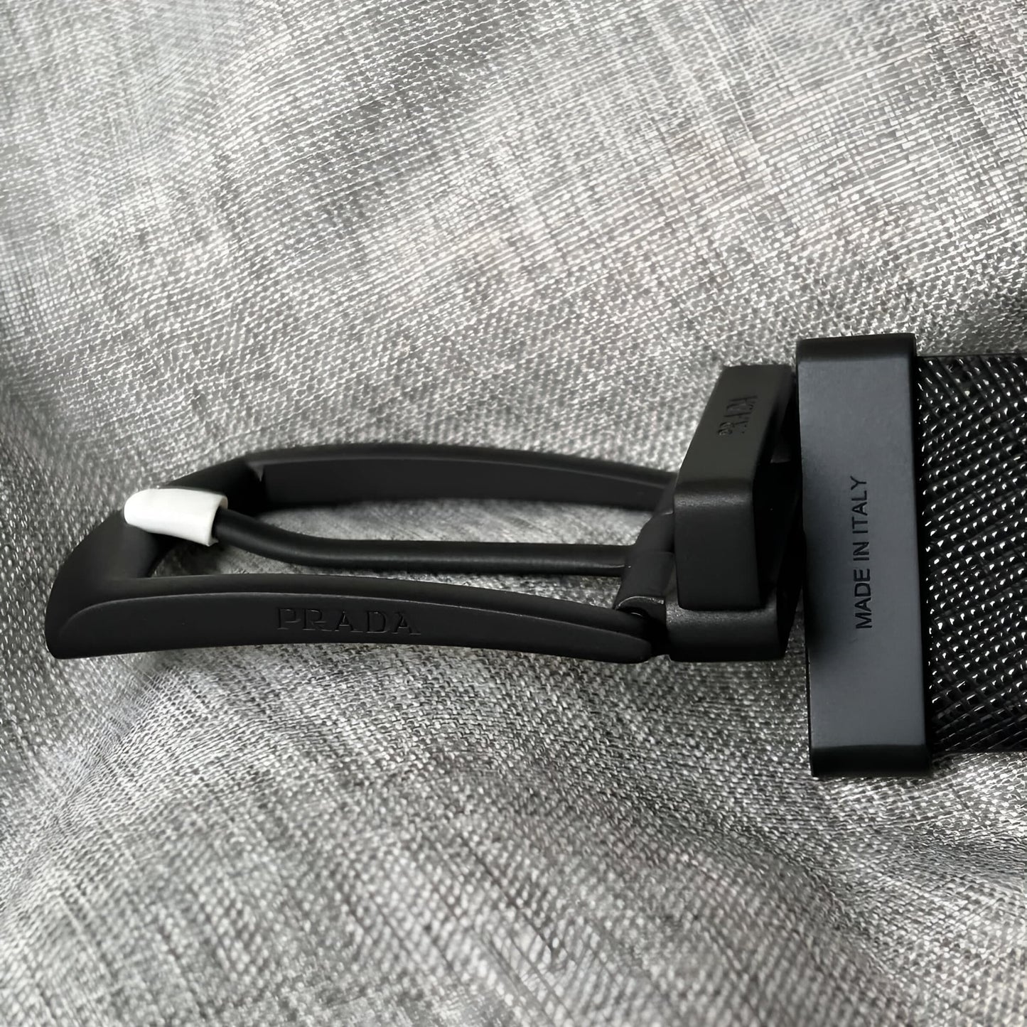 PRADA MEN'S BLACK LEATHER BELT