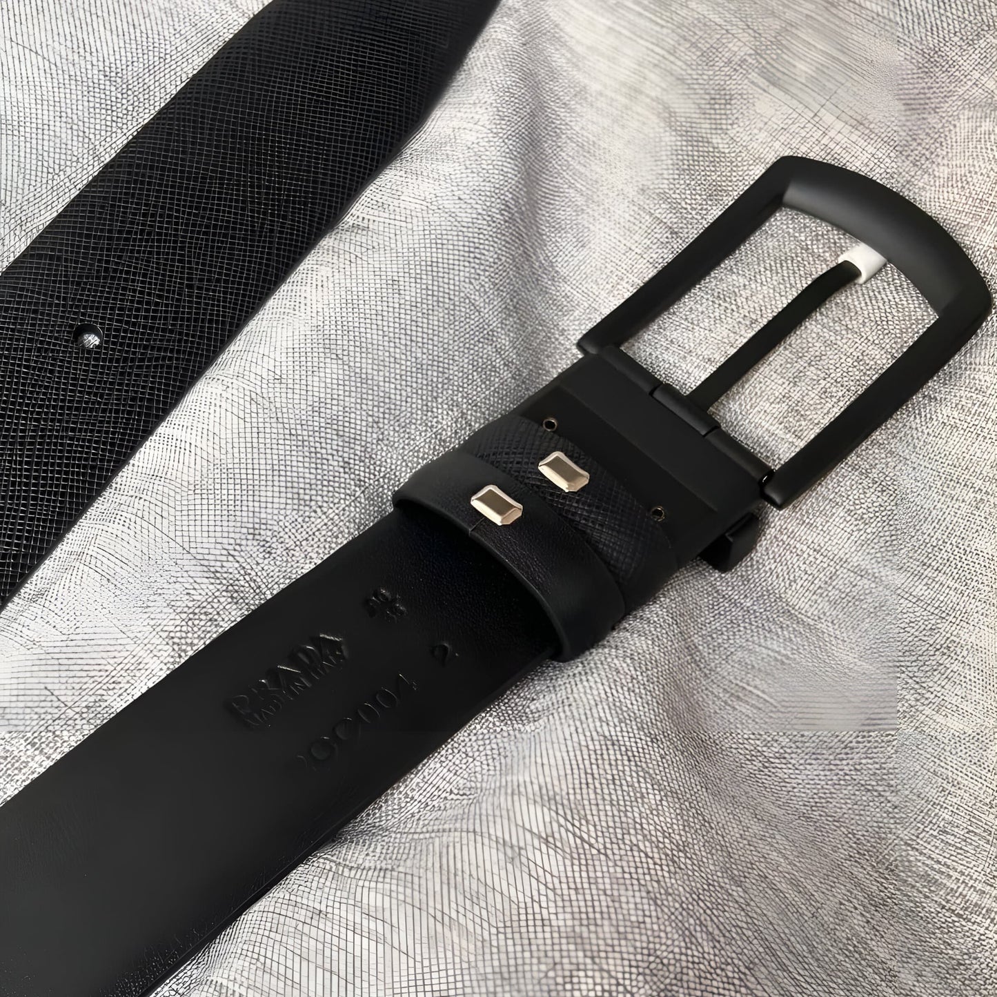 PRADA MEN'S BLACK LEATHER BELT