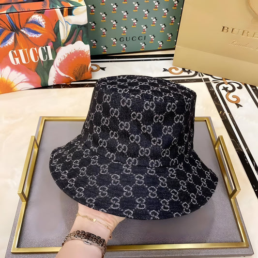 GUCCI GG CANVAS BUCKET HAT