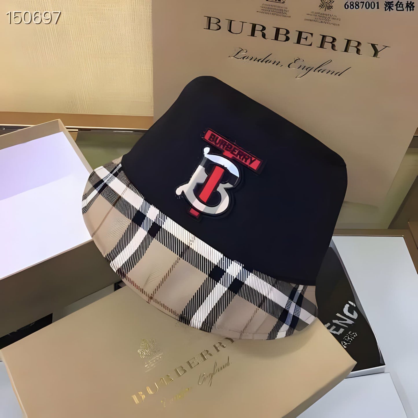 BURBERRY BUCKET HAT