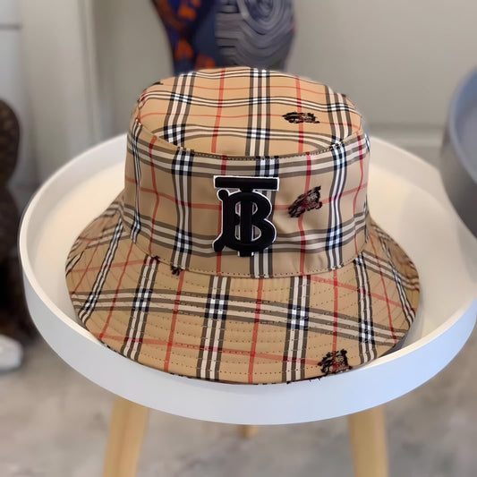 BURBERRY BUCKET HAT