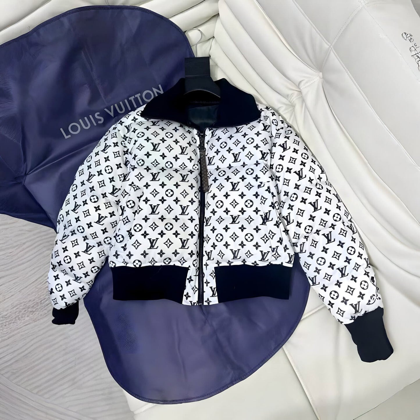 LOUIS VUITTON MONOGRAM PUFFER JACKE