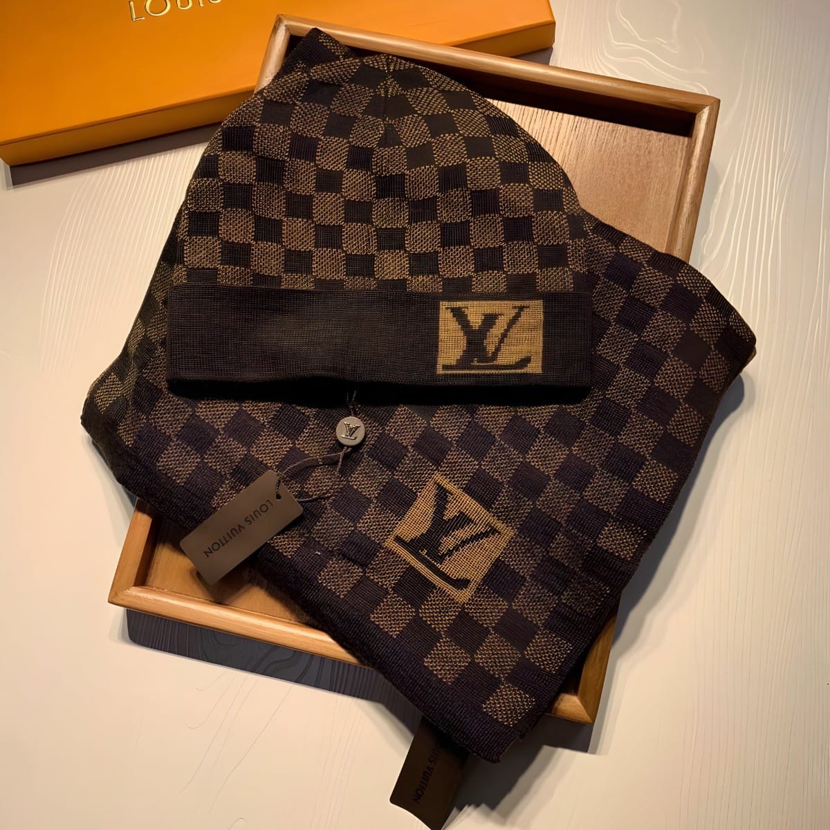 LOUIS VUITTON SCARF AND BEANIE SET IN A GRAY DAMIER PATTERN.