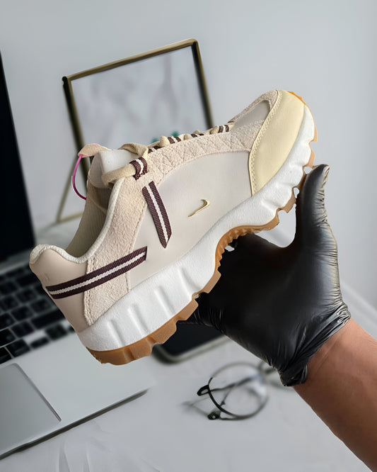 JACQUEMUS X WMNS AIR HUMARA LX ‘SAIL