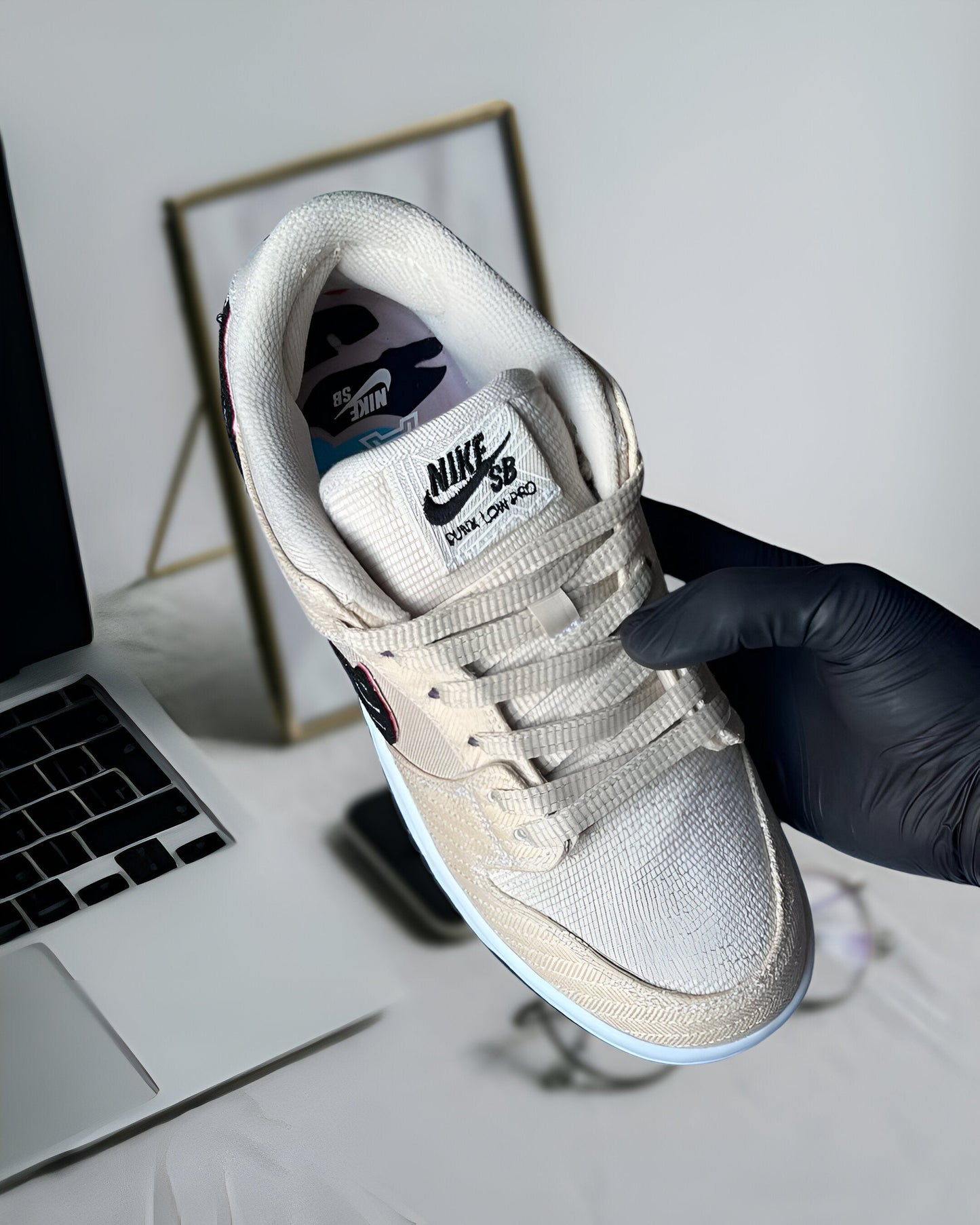 NIKE SB DUNK LOW ALBINO & PRETO