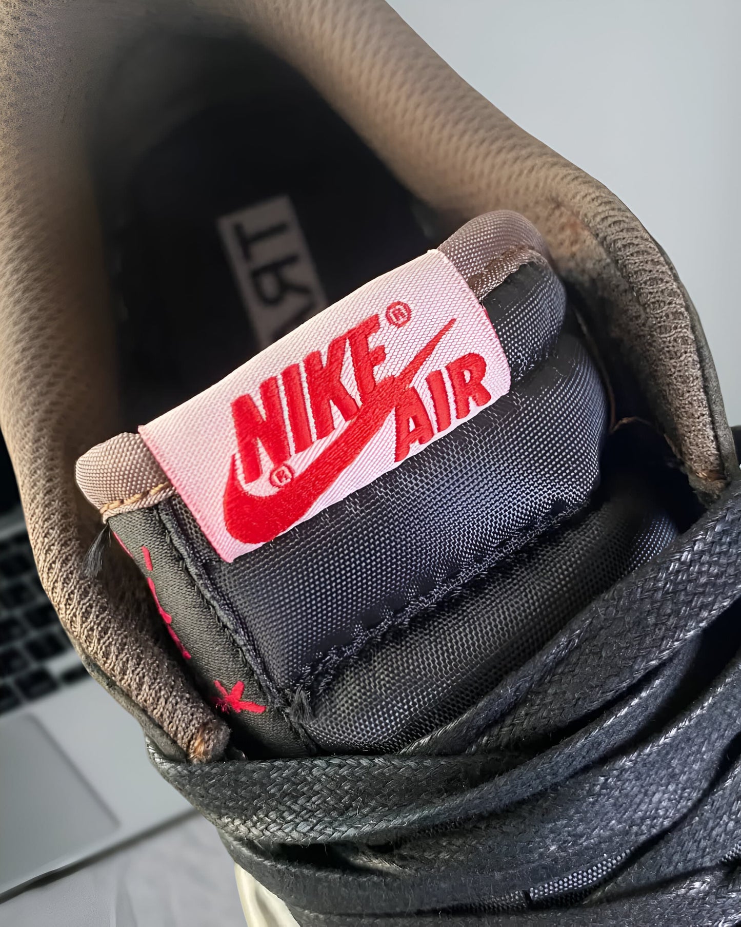 JORDAN 1 RETRO LOW OG SP TRAVIS SCOTT MOCHA