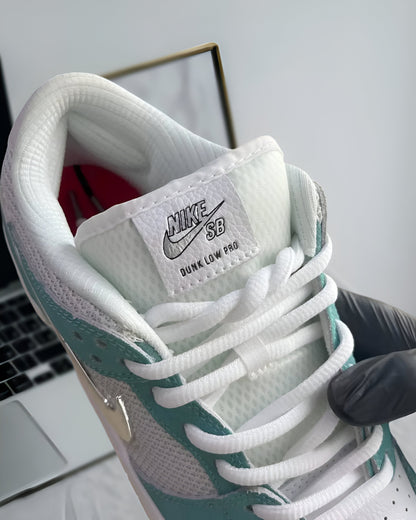 NIKE SB DUNK LOW APRIL SKATEBOARDS