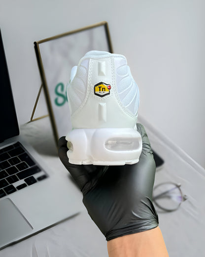 NIKE AIR MAX PLUS “WHITE