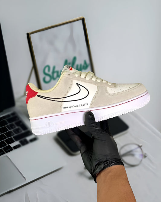 NIKE AIR FORCE 1 LOW FIRST USE LIGHT SAIL RED