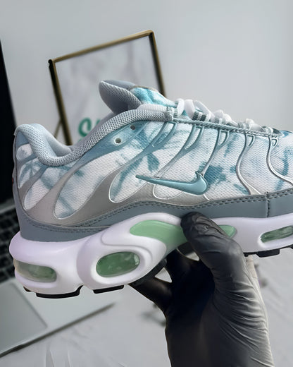 NIKE AIR MAX PLUS
PALM TREES GREEN