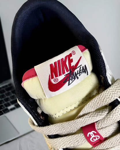 NIKE SB DUNK LOW X STUSSY BMW M3