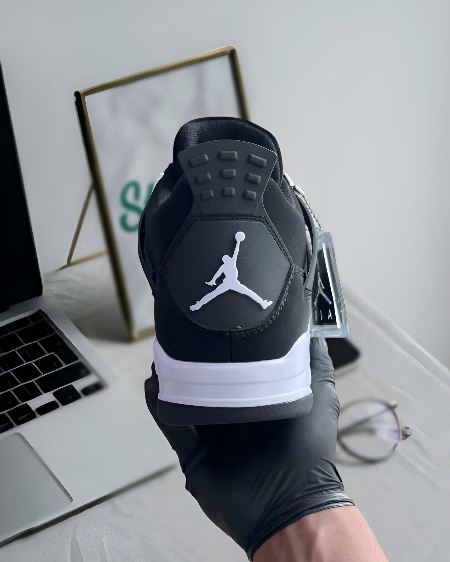 JORDAN 4 RETRO  WHITE THUNDER