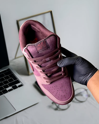 NIKE SB DUNK LOW CITY OF LOVE BURGUNDY CRUSH