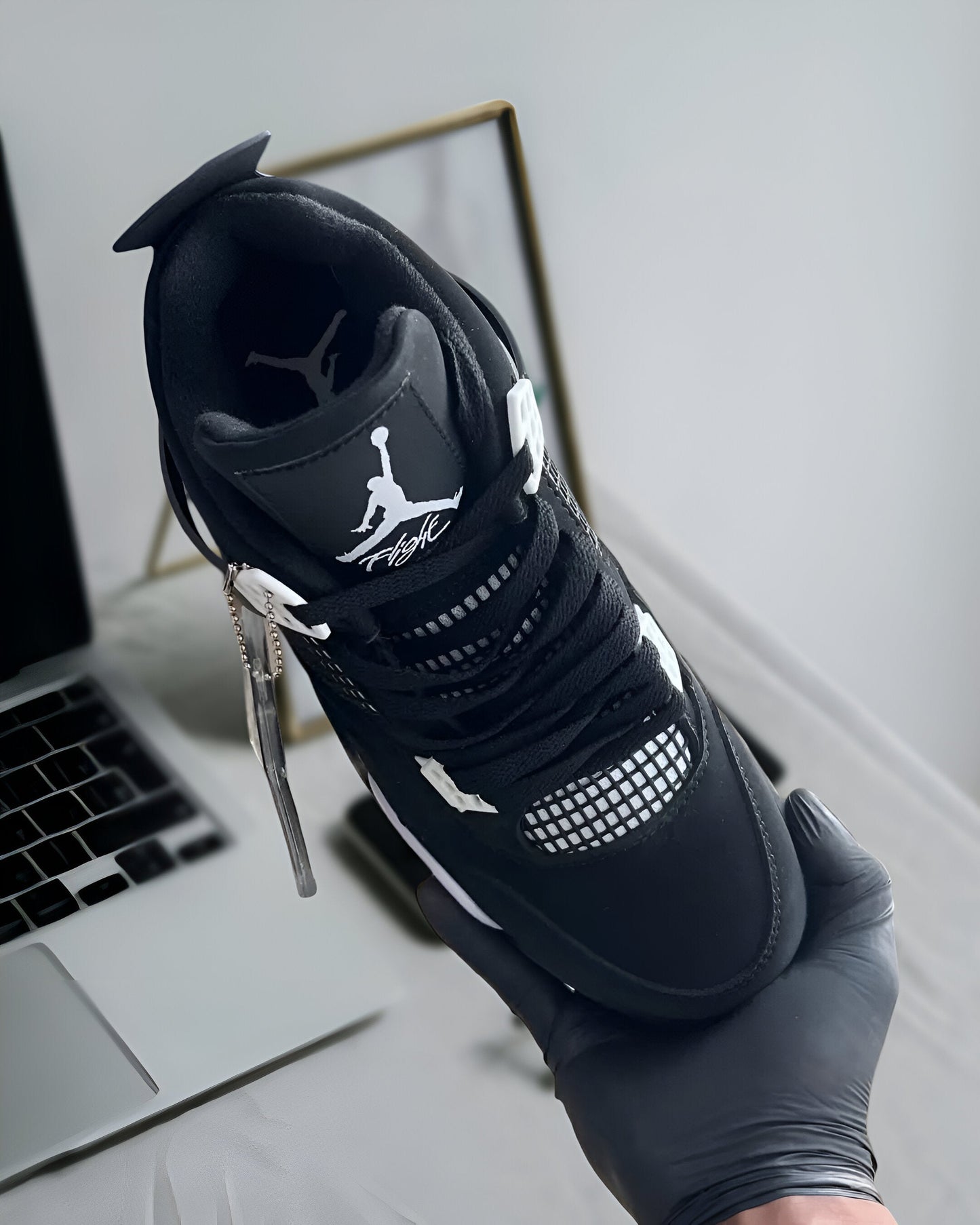 JORDAN 4 RETRO  WHITE THUNDER