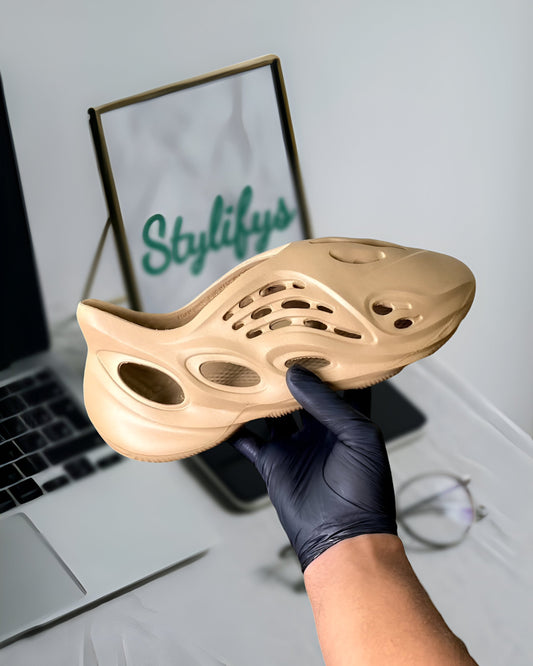 ADIDAS YEEZY FOAM RNNR
SULFUR