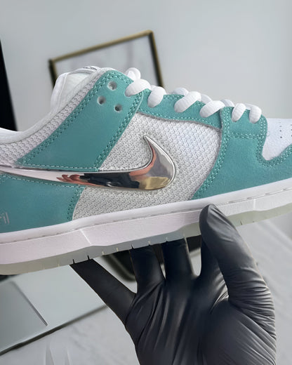 NIKE SB DUNK LOW APRIL SKATEBOARDS