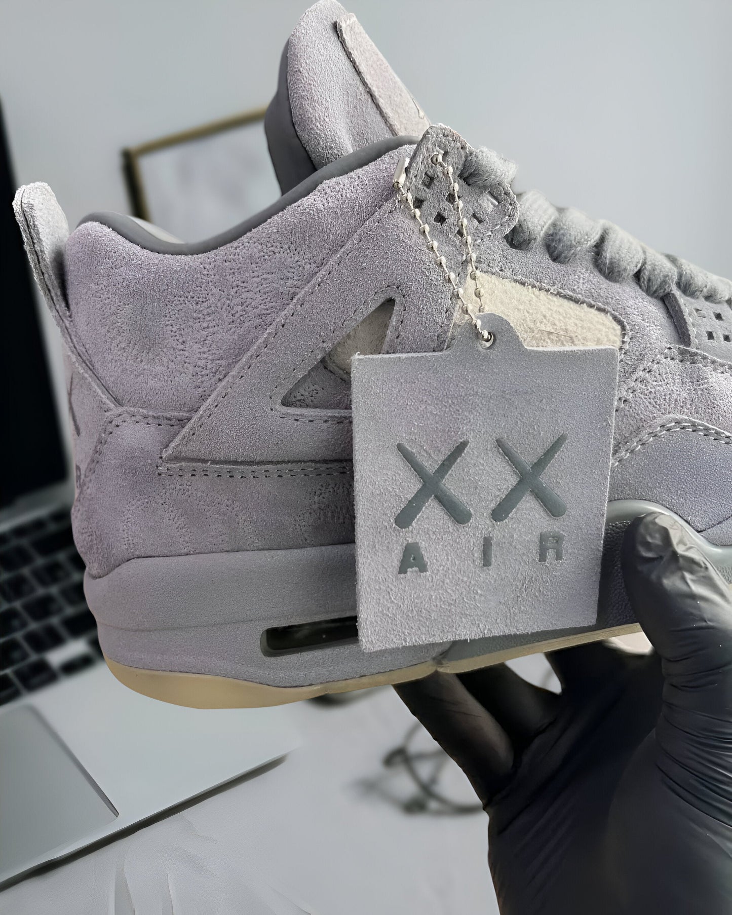 JORDAN 4 RETRO KAWS