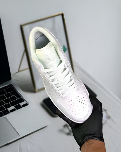 JORDAN 1 LOW WHITE